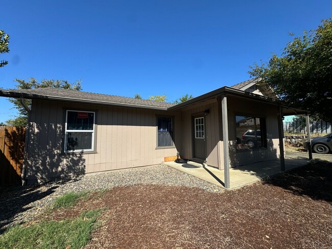 123 Karuk Ln in Roseburg, OR - Building Photo - Building Photo
