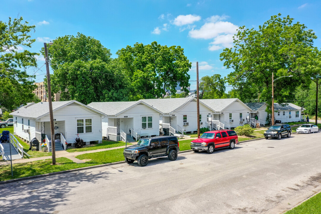 2619 Hadley St in Houston, TX - Building Photo