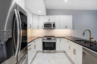 279 Beacon St, Unit R in Boston, MA - Building Photo - Building Photo