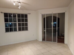 5551 Bentgrass Dr, Unit 301 in Sarasota, FL - Building Photo - Building Photo