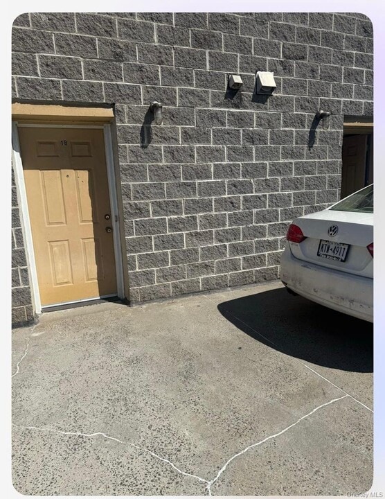 102 Jericho Tpke in New Hyde Park, NY - Building Photo