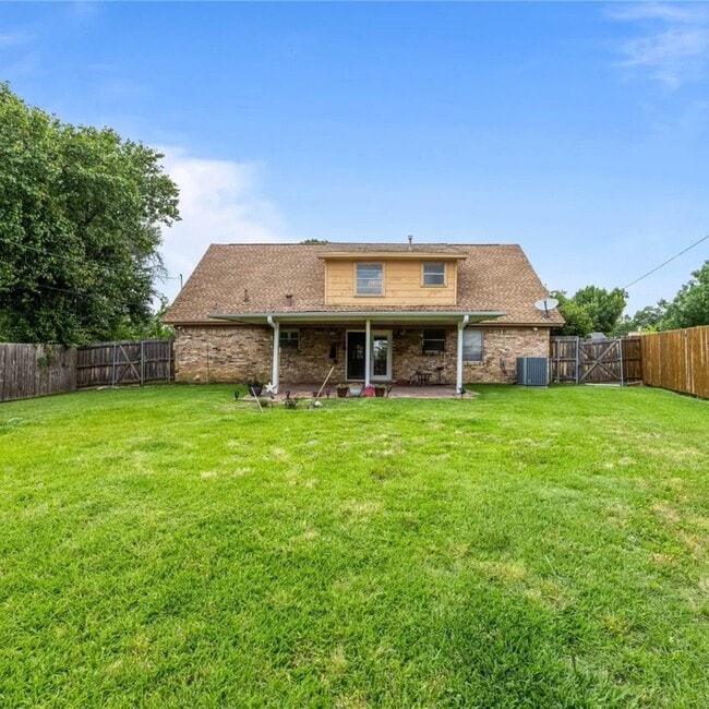 3822 W Calgary Ct in Irving, TX - Building Photo - Building Photo