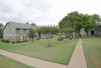 Arbors Of Cleburne in Cleburne, TX - Foto de edificio - Building Photo