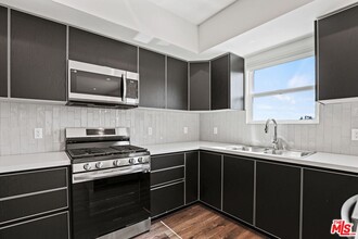 1830 Selby Ave in Los Angeles, CA - Foto de edificio - Building Photo