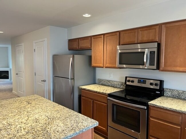 Modern 3 bedroom Townhomes with Garage