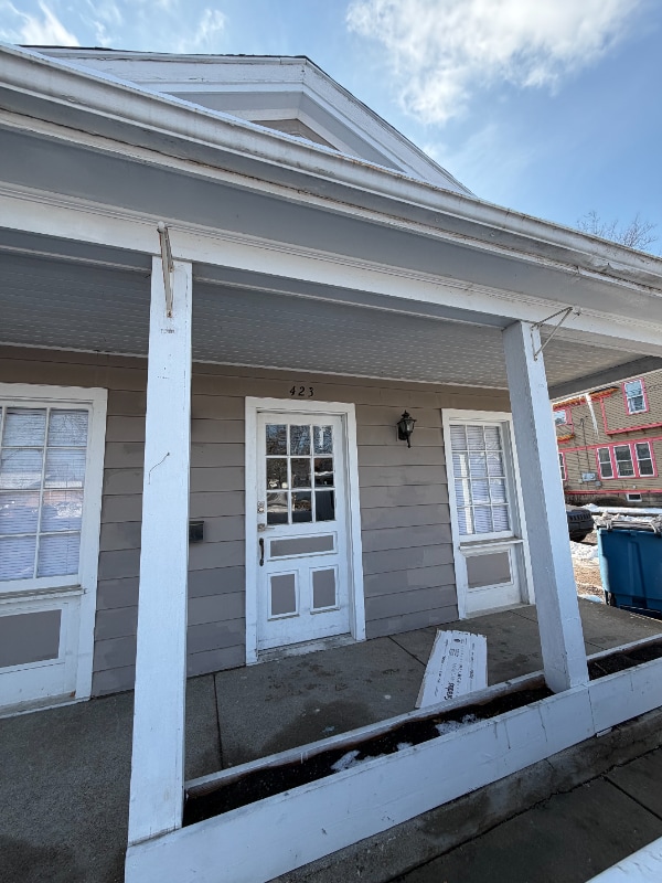 property at 423 W Walnut St