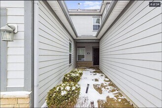 590 Redwood Ln in Lewis Center, OH - Building Photo - Building Photo