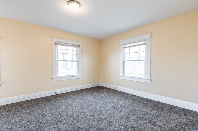 811 Lexington Ave, Unit 2