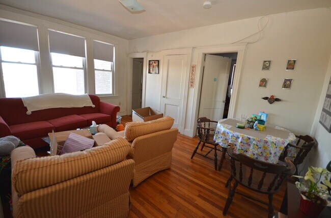 1616 Commonwealth Ave, Unit 12 in Boston, MA - Building Photo - Building Photo