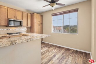 387 Westlake Vista Ln in Thousand Oaks, CA - Building Photo - Building Photo