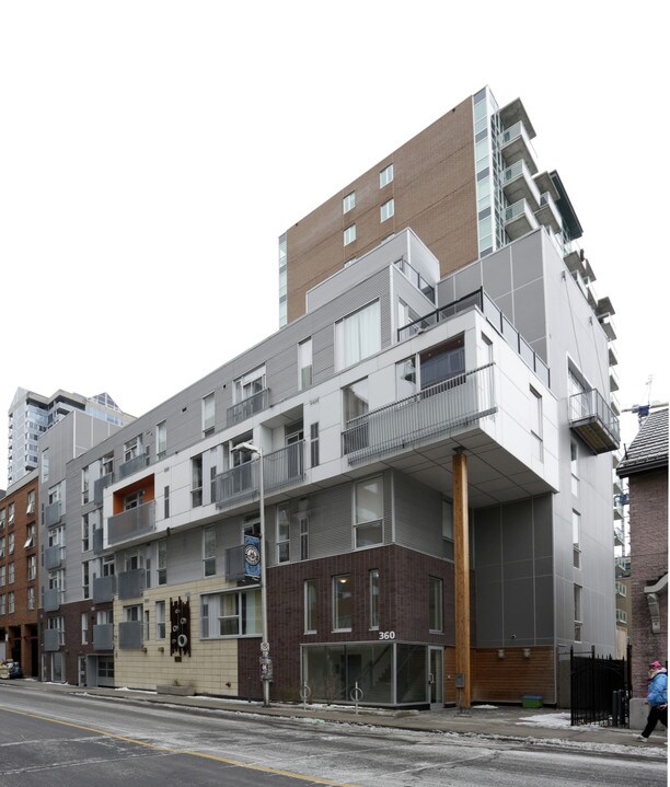 360 Lofts in Ottawa, ON - Building Photo