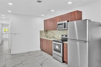 5424 Pembroke Rd-Unit -B in Hollywood, FL - Building Photo - Building Photo