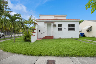 2102 SW 14th Ter in Miami, FL - Building Photo - Building Photo