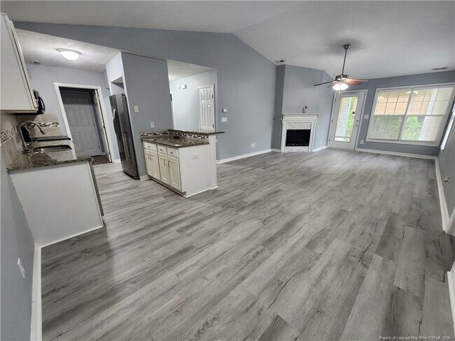 505 Meadowland Ct in Hope Mills, NC - Building Photo - Building Photo