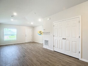 27165 Washington St in Punta Gorda, FL - Building Photo - Building Photo