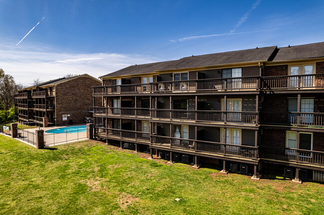 Rivermont Apartments in Murfreesboro, TN - Building Photo - Building Photo