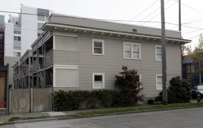 Harrison Apartments in Seattle, WA - Building Photo - Building Photo