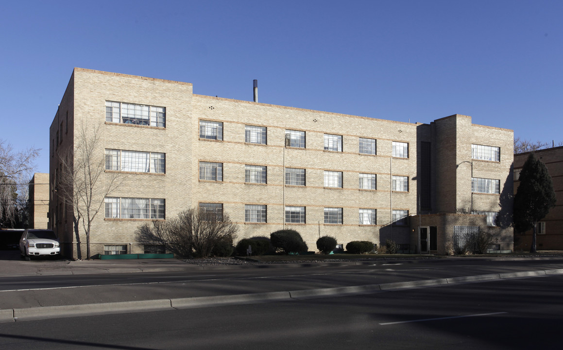 South Hall Apartments in Denver, CO - Building Photo