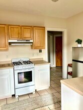 25 Roslyn St in Salem, MA - Building Photo - Building Photo