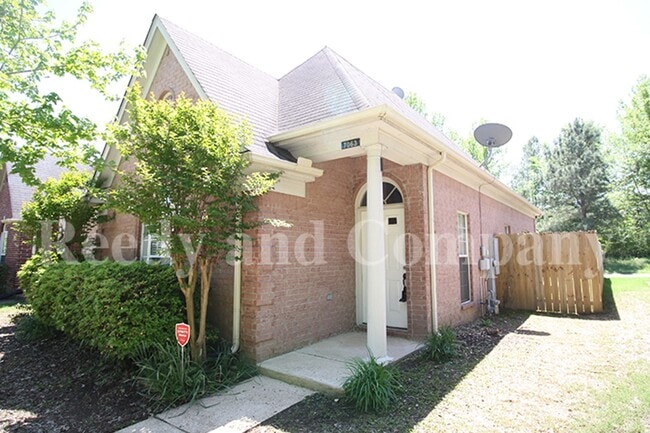 7063 Parkbrook Ln in Cordova, TN - Building Photo - Building Photo