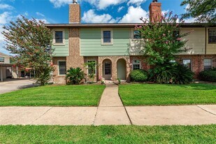 1456 Silverpines Rd in Houston, TX - Building Photo