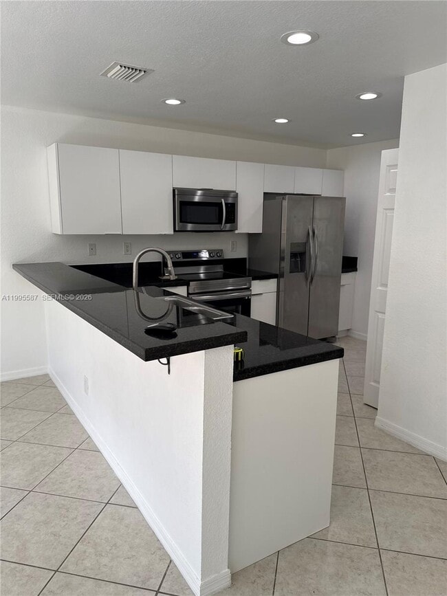 324 NE 3rd St in Hallandale Beach, FL - Building Photo - Building Photo