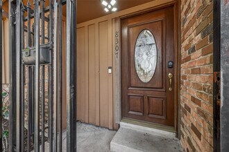 8307 Carvel Ln in Houston, TX - Foto de edificio - Building Photo