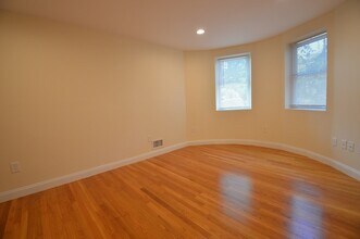 1824 Beacon St, Unit 2 in Brookline, MA - Building Photo - Building Photo
