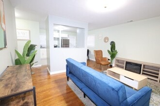 2202 Dering Cir NE in Atlanta, GA - Building Photo - Building Photo