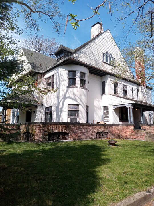 444 S 6th St in Terre Haute, IN - Foto de edificio