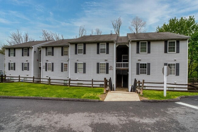 9 Lexington Hills Rd in Harriman, NY - Building Photo - Building Photo