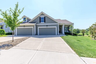 Fairways Villas at City Center in Lenexa, KS - Building Photo - Building Photo