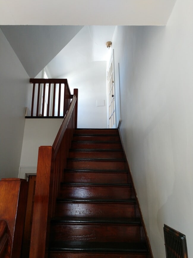 408 N Albany St, Unit Upper in Ironwood, MI - Building Photo - Building Photo