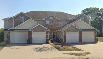 924 SW Imperial Ln in Blue Springs, MO - Building Photo