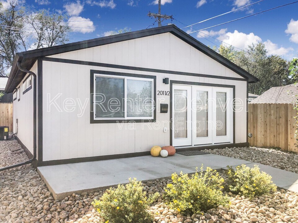 201 1/2 S Meade St in Denver, CO - Building Photo