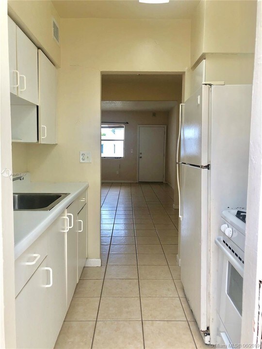 653 Michigan Ave in Miami Beach, FL - Building Photo