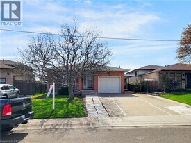 216 Ravenbury Dr in Hamilton, ON - Building Photo