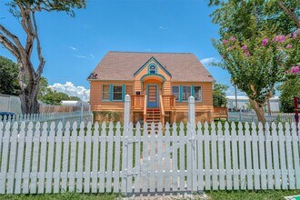 1502 Main St in Seabrook, TX - Building Photo - Building Photo