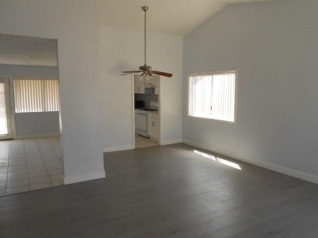 3133 Floral Vista Ave in Henderson, NV - Building Photo - Building Photo