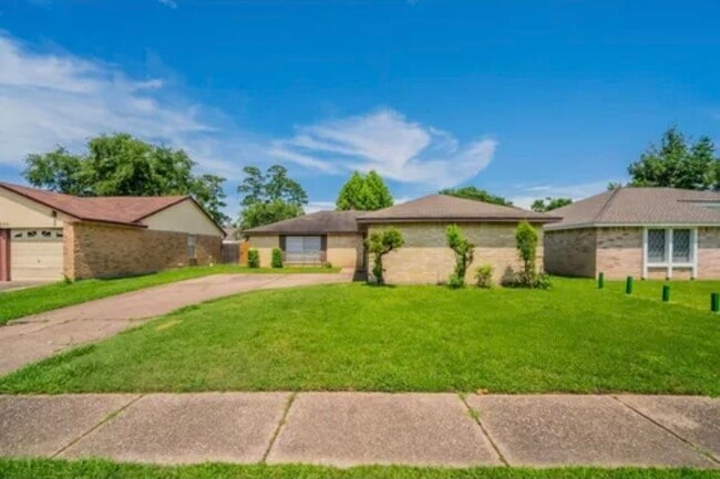 20422 Bishops Gate Ln