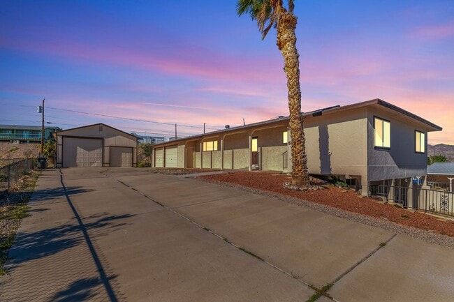 1453 Luna Ln in Bullhead City, AZ - Building Photo - Building Photo