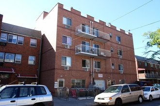 13424 Maple Ave in Flushing, NY - Building Photo - Building Photo