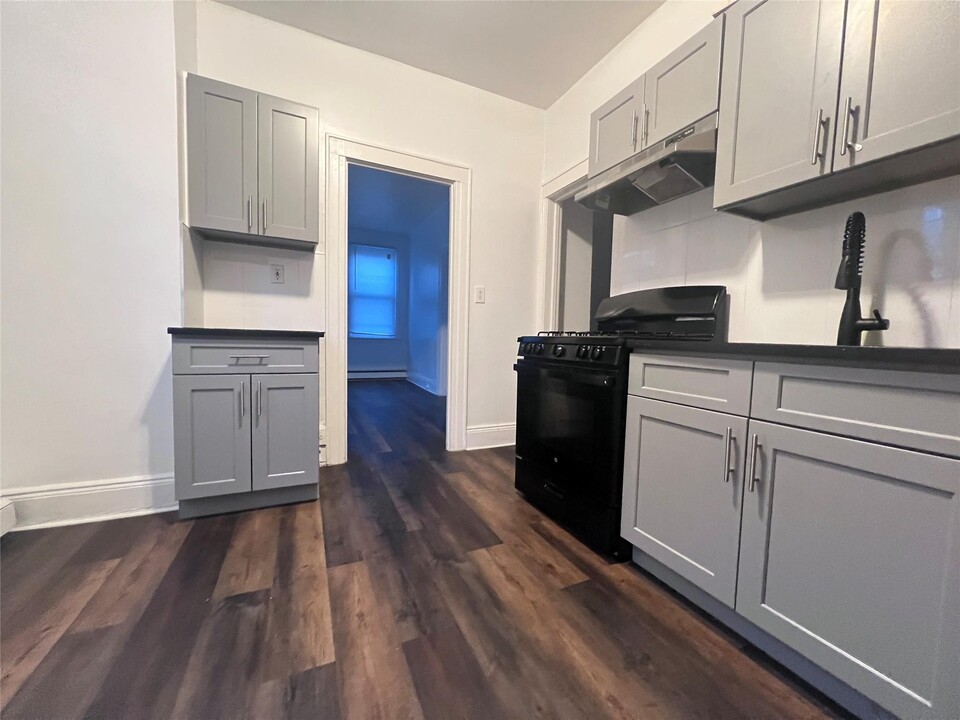 61-46 56th Ave-Unit -1st Floor in Queens, NY - Building Photo