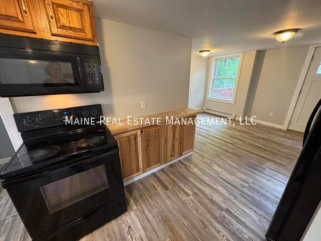 97 Grove St in Bangor, ME - Building Photo - Building Photo