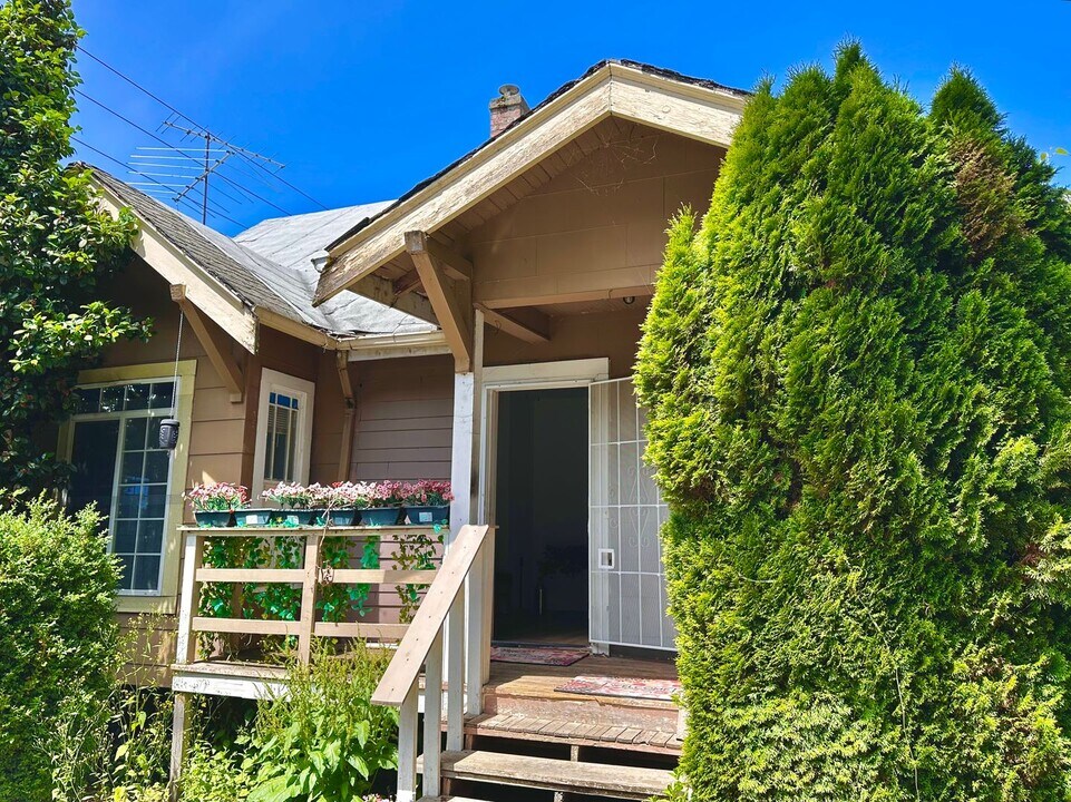 78 Logan Ave S in Renton, WA - Building Photo