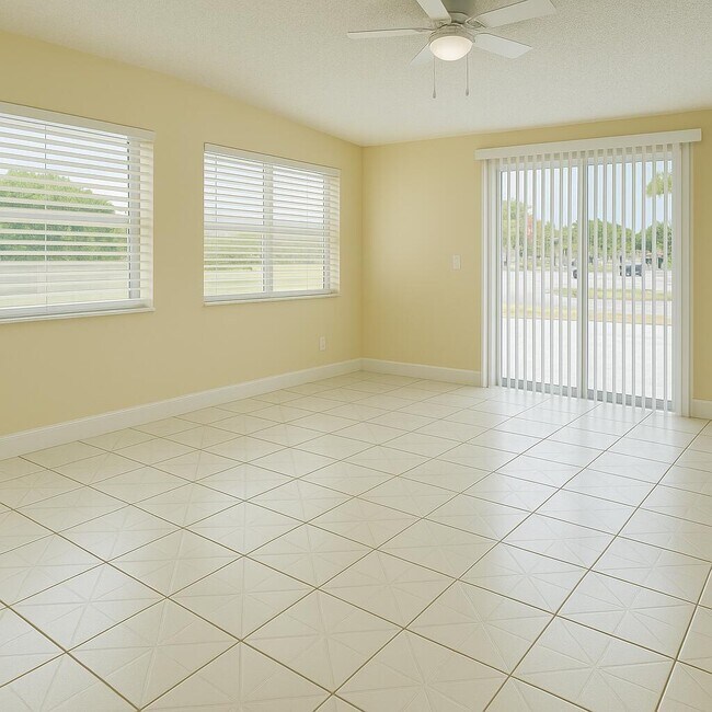747 Orchid Dr in Royal Palm Beach, FL - Building Photo - Building Photo