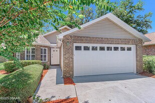 6 Oak Village Dr in Ormond Beach, FL - Building Photo