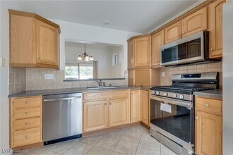 10408 Leafgold Dr in Las Vegas, NV - Building Photo - Building Photo