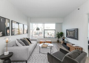 888 W Van Buren St in Chicago, IL - Building Photo - Building Photo