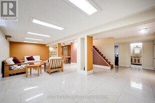 4450 Mayflower Dr in Mississauga, ON - Building Photo